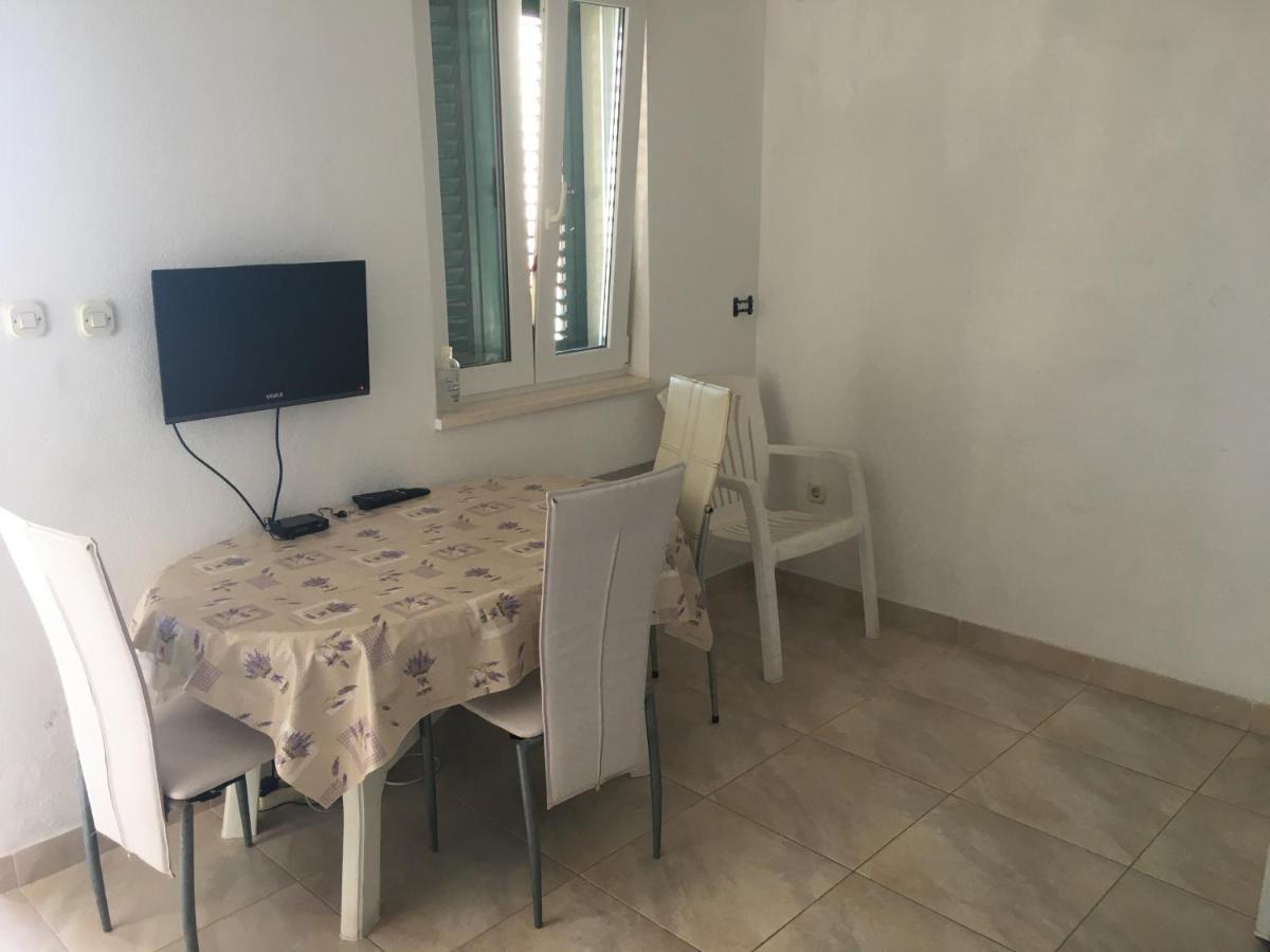 Apartmani Domenika Žuljana Zewnętrze zdjęcie